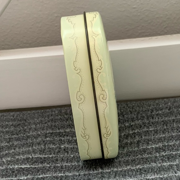 Vintage Heart Metal Tin made in England / Small Vintage Tin / Heart Keepsake Tin - Picture 13 of 16